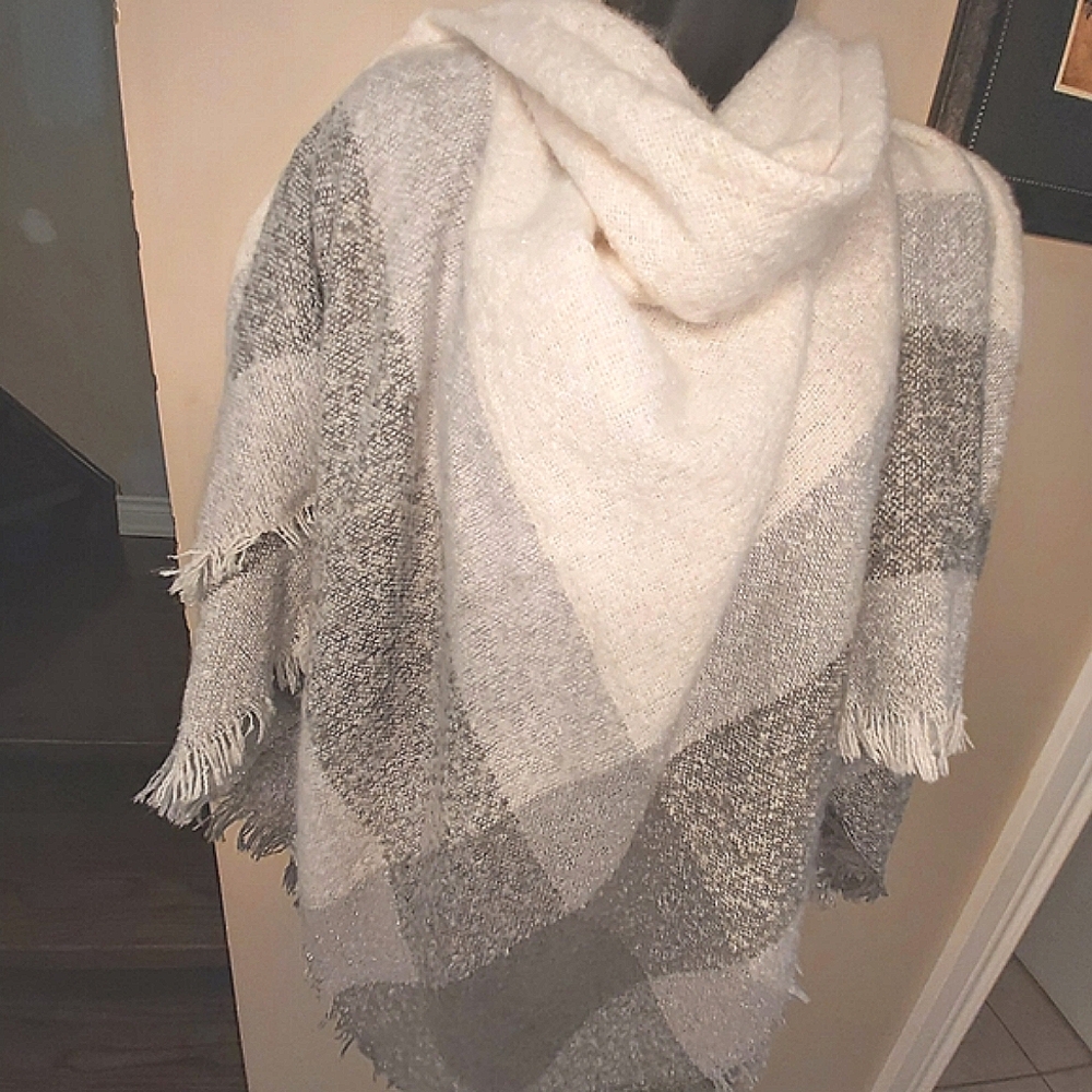 Oversized grey & white Scarf - Picture 1 of 13
